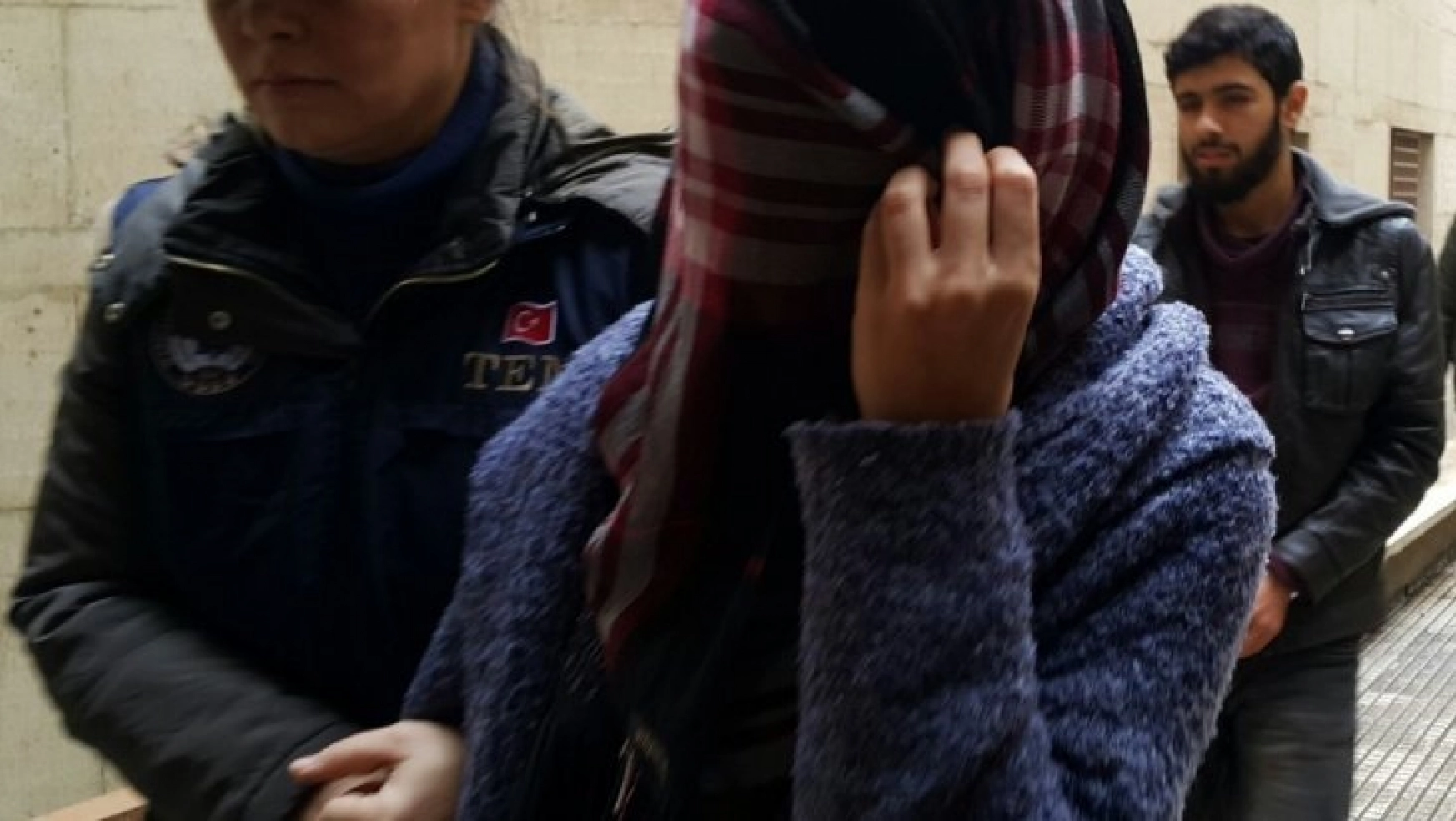 DEAŞ lı kadınların Fransa dan Suriye ye pikapla yolculuğu deşifre oldu