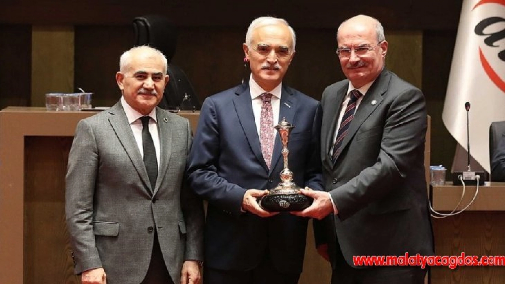 DEKİ Başkanı Olpak: 'Türk iş dünyasının yurt dışına açılan penceresiyiz'