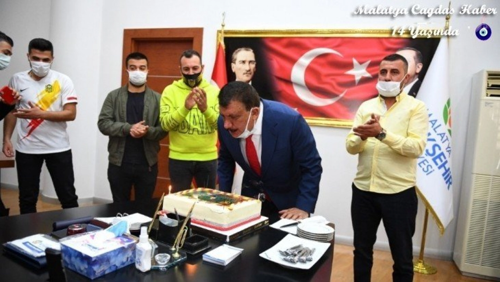 Derebeylerinden Gürkan'a sürpriz kutlama