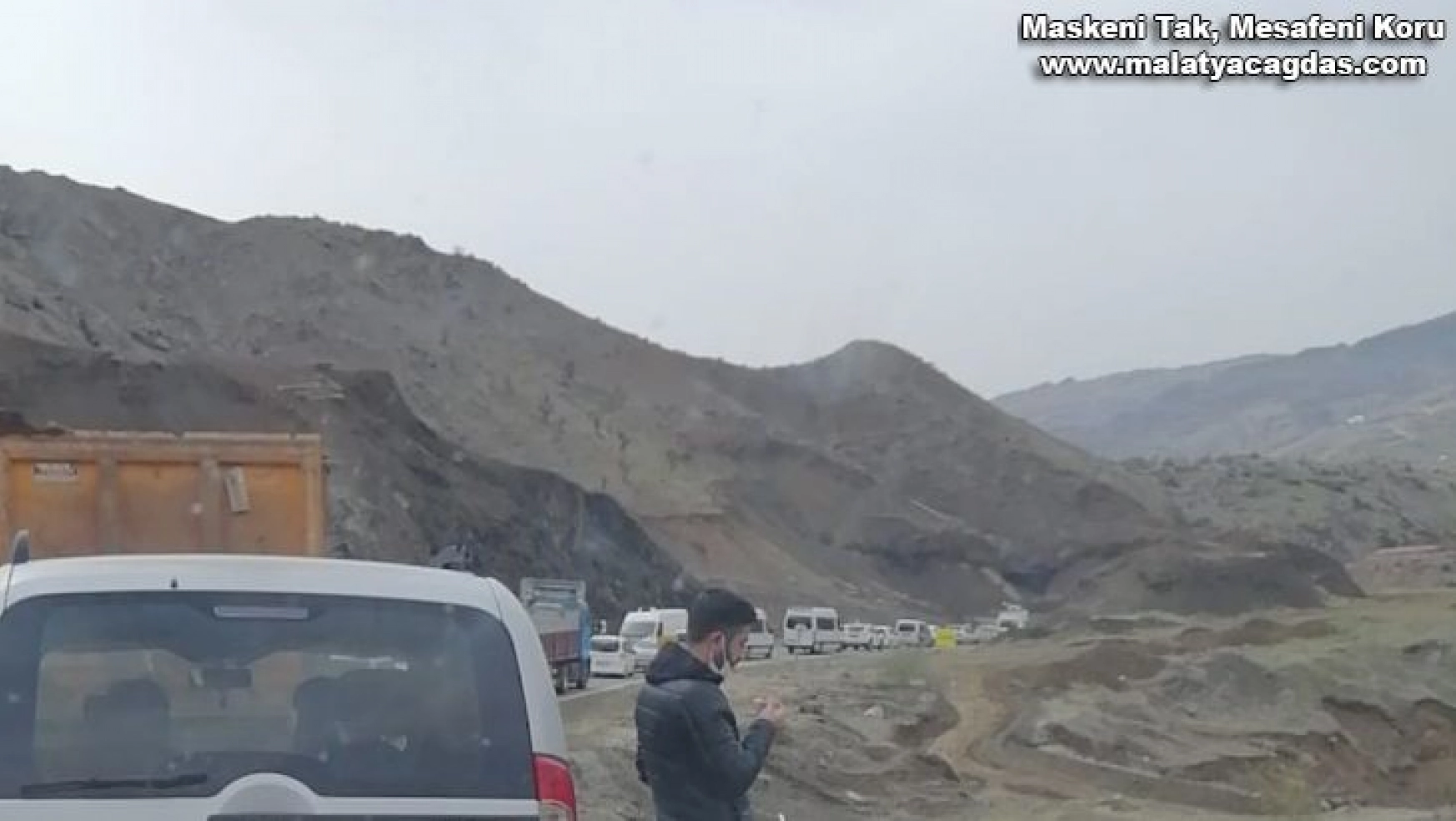 Dev kayalar Adıyaman- Malatya Karayolunu trafiğe kapattı