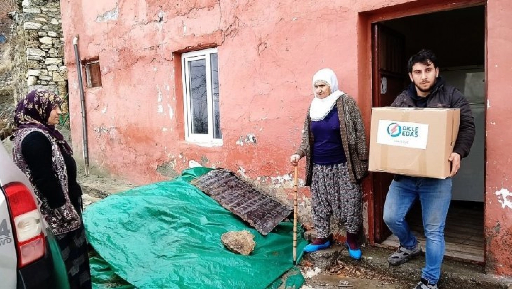Dicle Elektrik'ten depremden etkilenen vatandaşlara gıda desteği