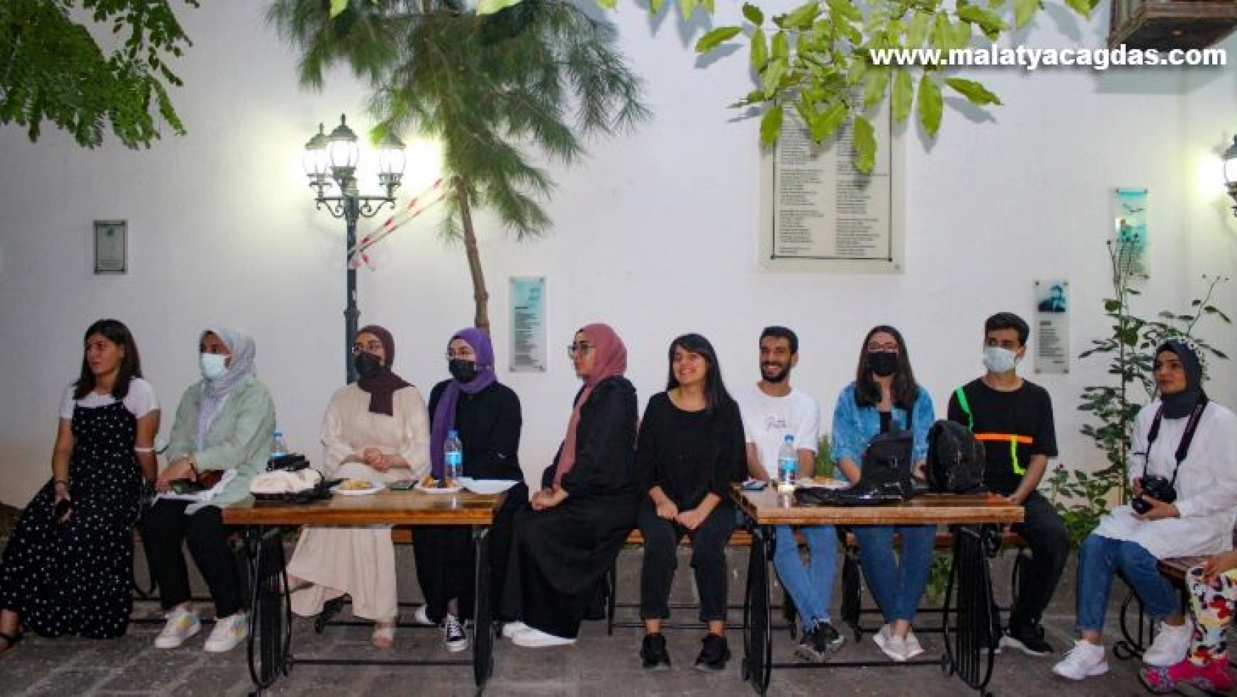 Diyarbakır Büyükşehir Belediyesinin, 'Bu Yaz Sen de Yaz' yazarlık atölyesi ilk mezunlarını verdi