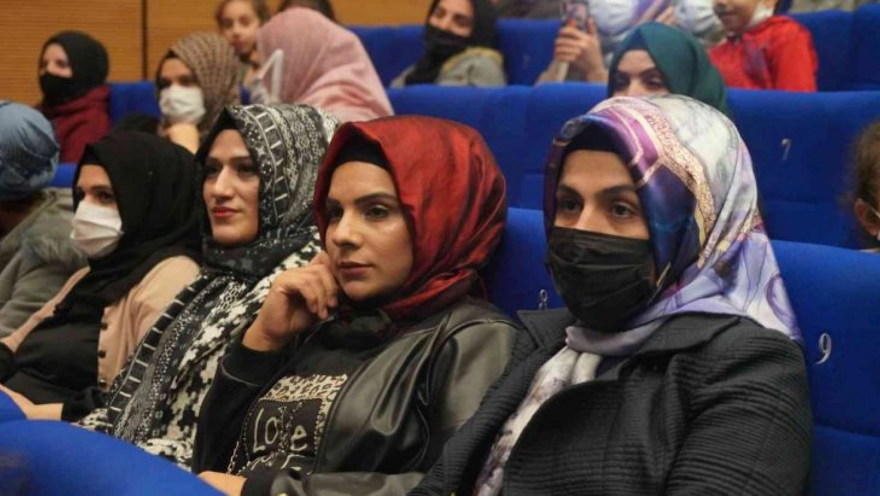 Diyarbakır'da 'Yaşasın Kadın' konferansı gerçekleşti