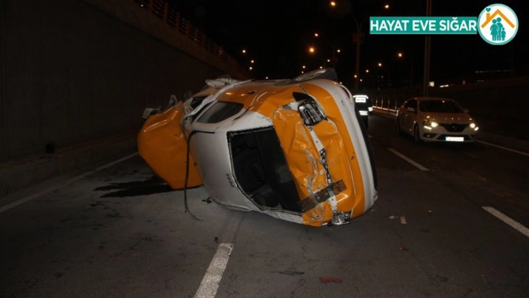 Diyarbakır'da alkollü sürücü takla attı: 4 ağır yaralı
