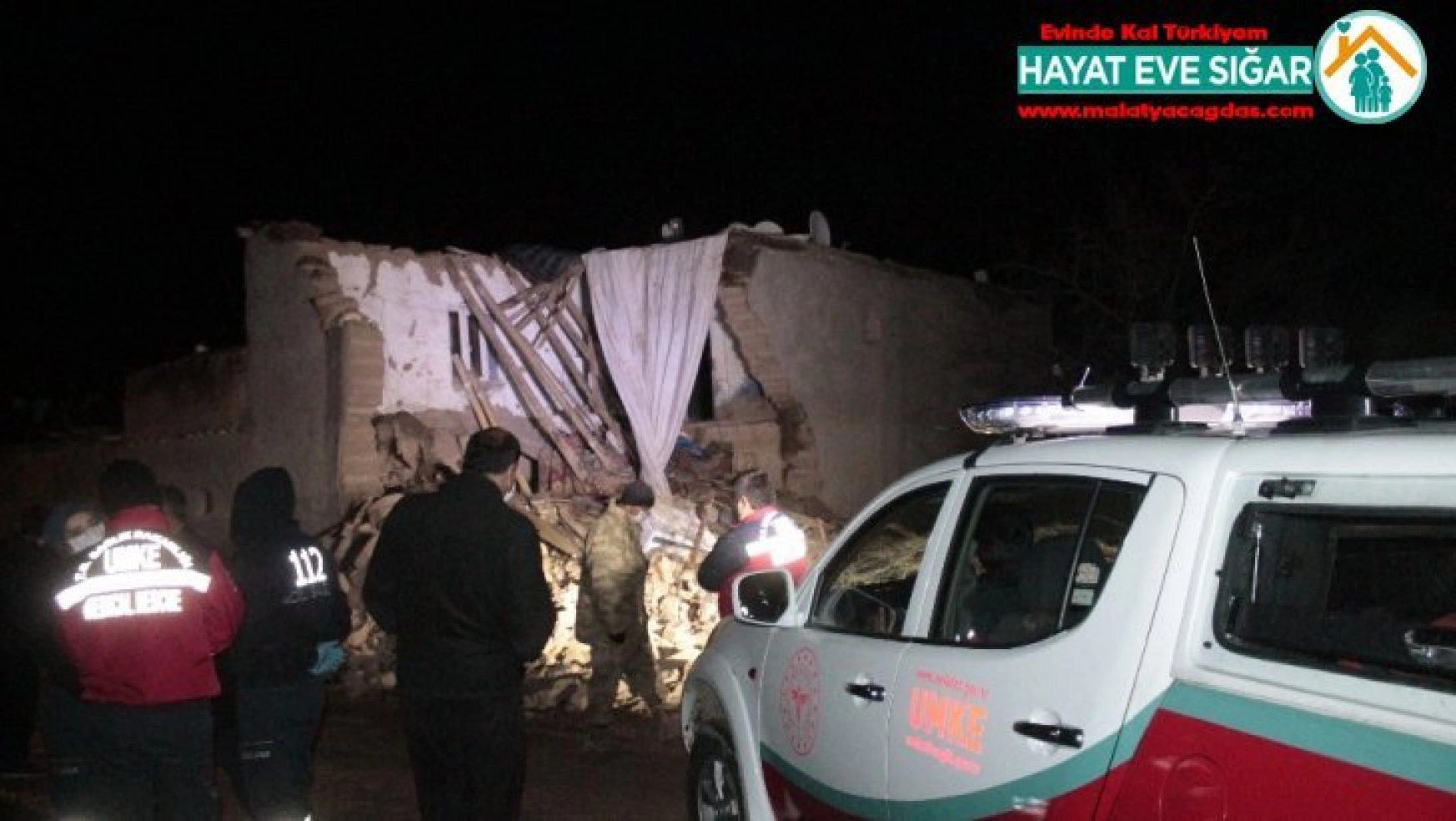 Diyarbakır'da aşırı yağışlardan dolayı kerpiç ev çöktü