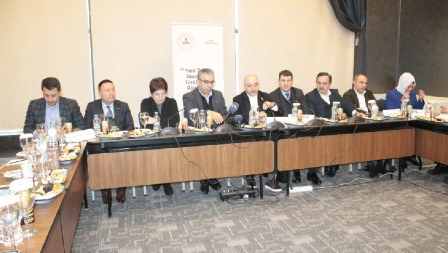 Diyarbakır'da Cumhurbaşkanlığı hükümet sistemi çalıştayı