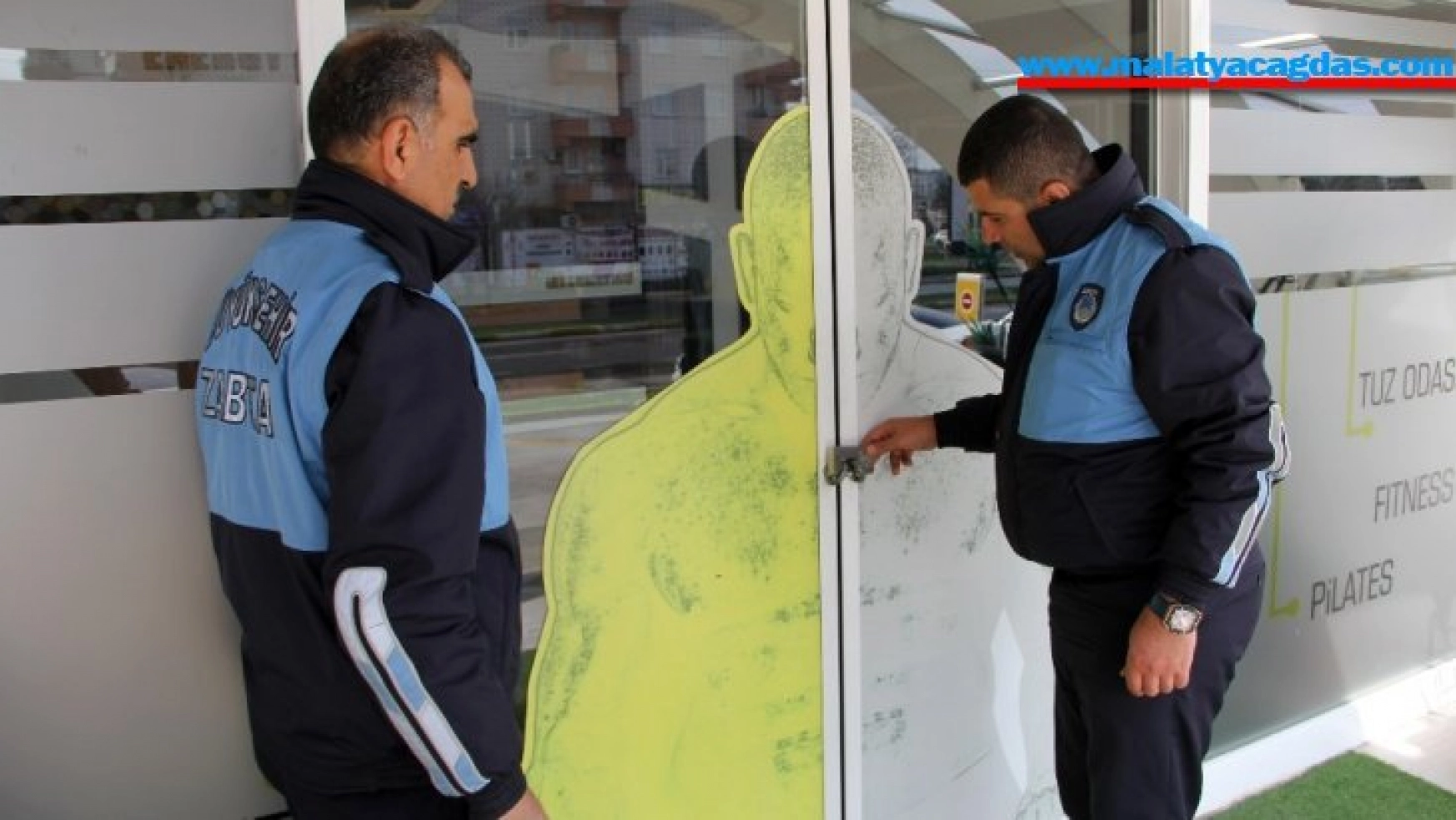 Diyarbakır'da esnaf kurallara uydu, kepenkler kapatıldı