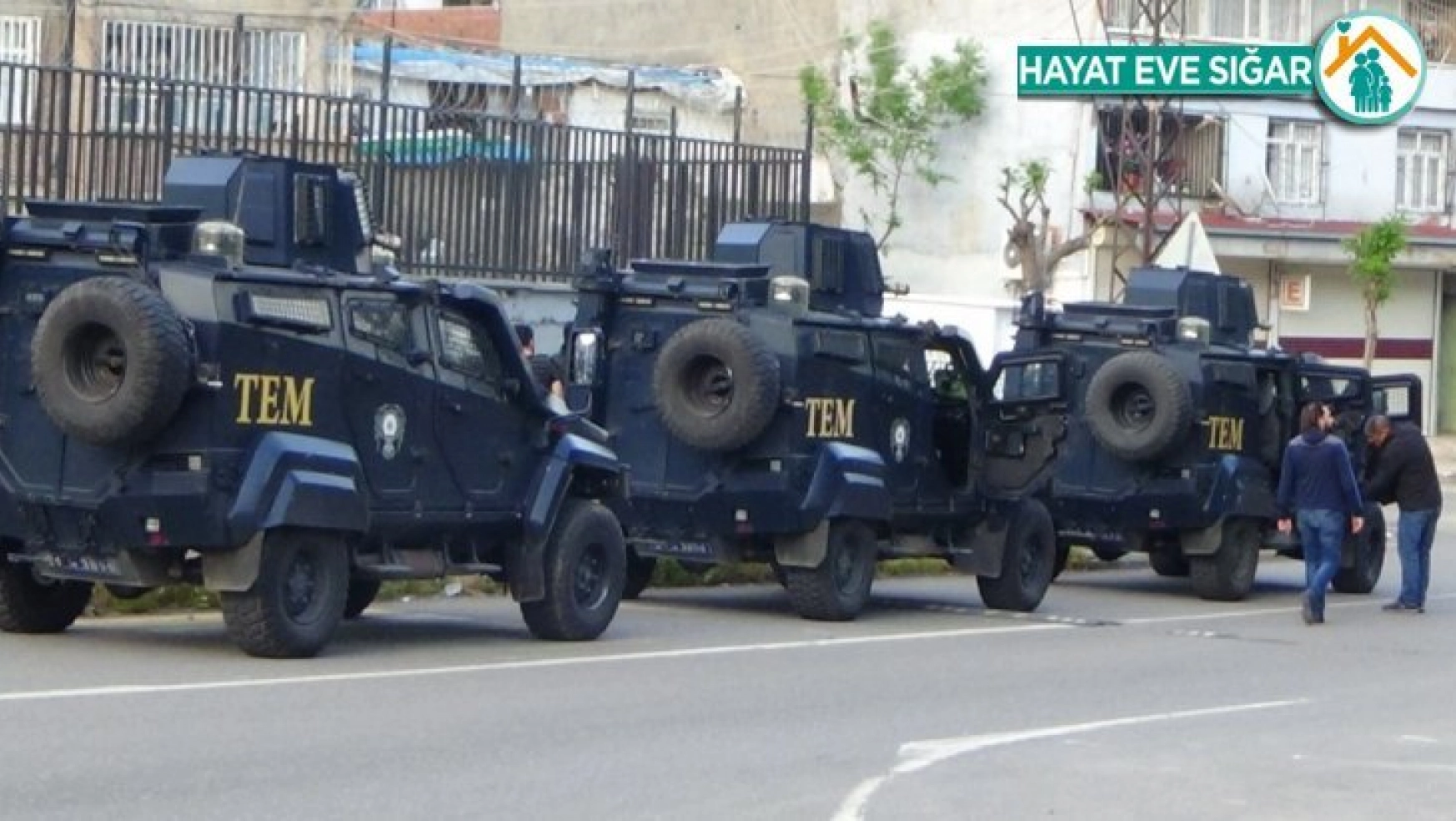 Diyarbakır'da iftar vakti silahlar konuştu: 1'i ağır 3 yaralı
