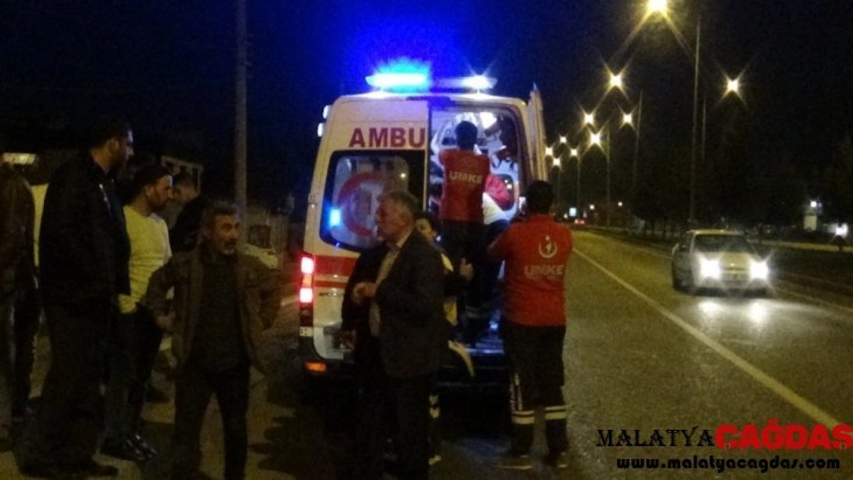 Diyarbakır'da kamyonet devrildi: 2'si çocuk 5 yaralı