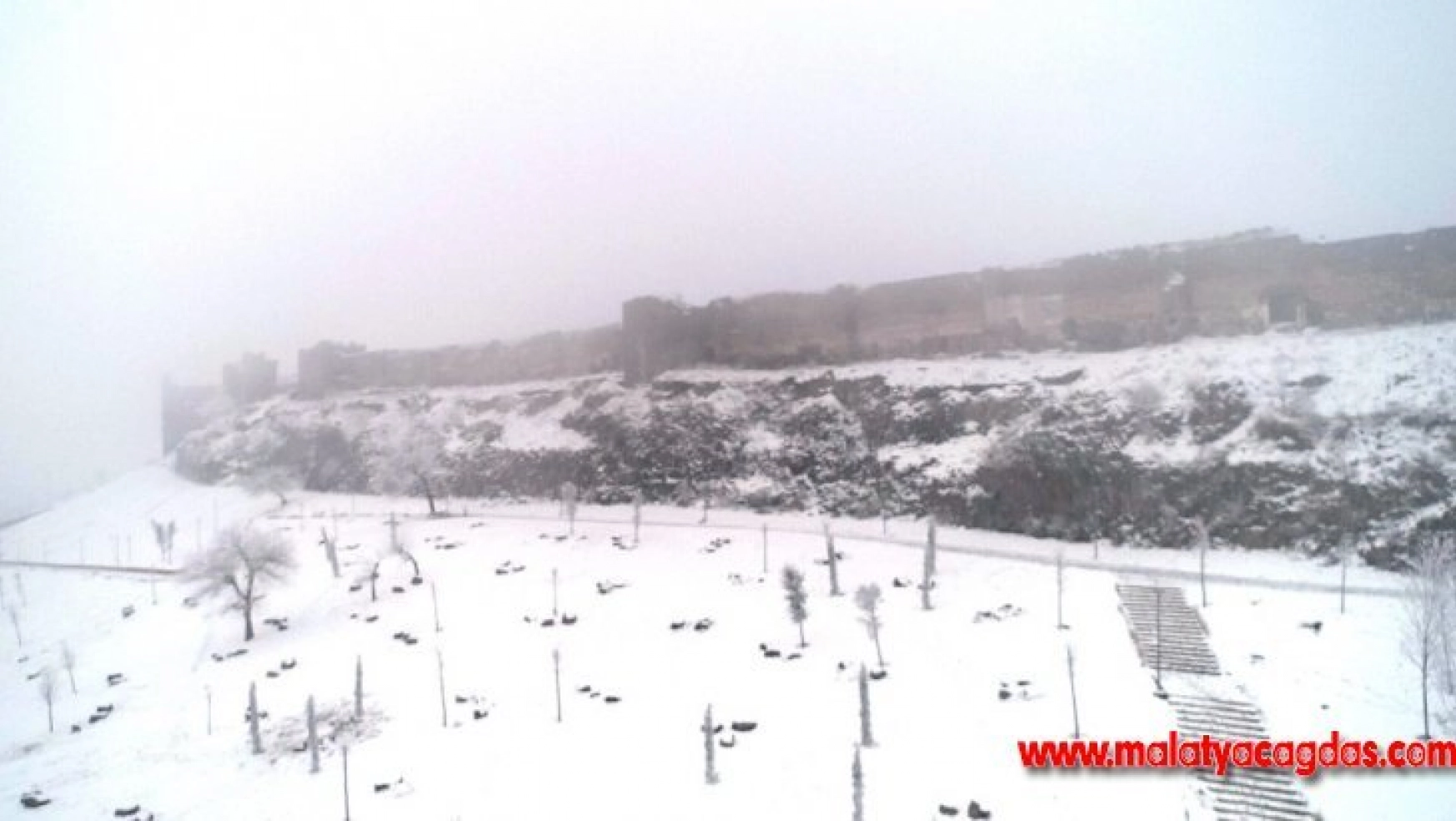 Diyarbakır'da kar esareti sürüyor