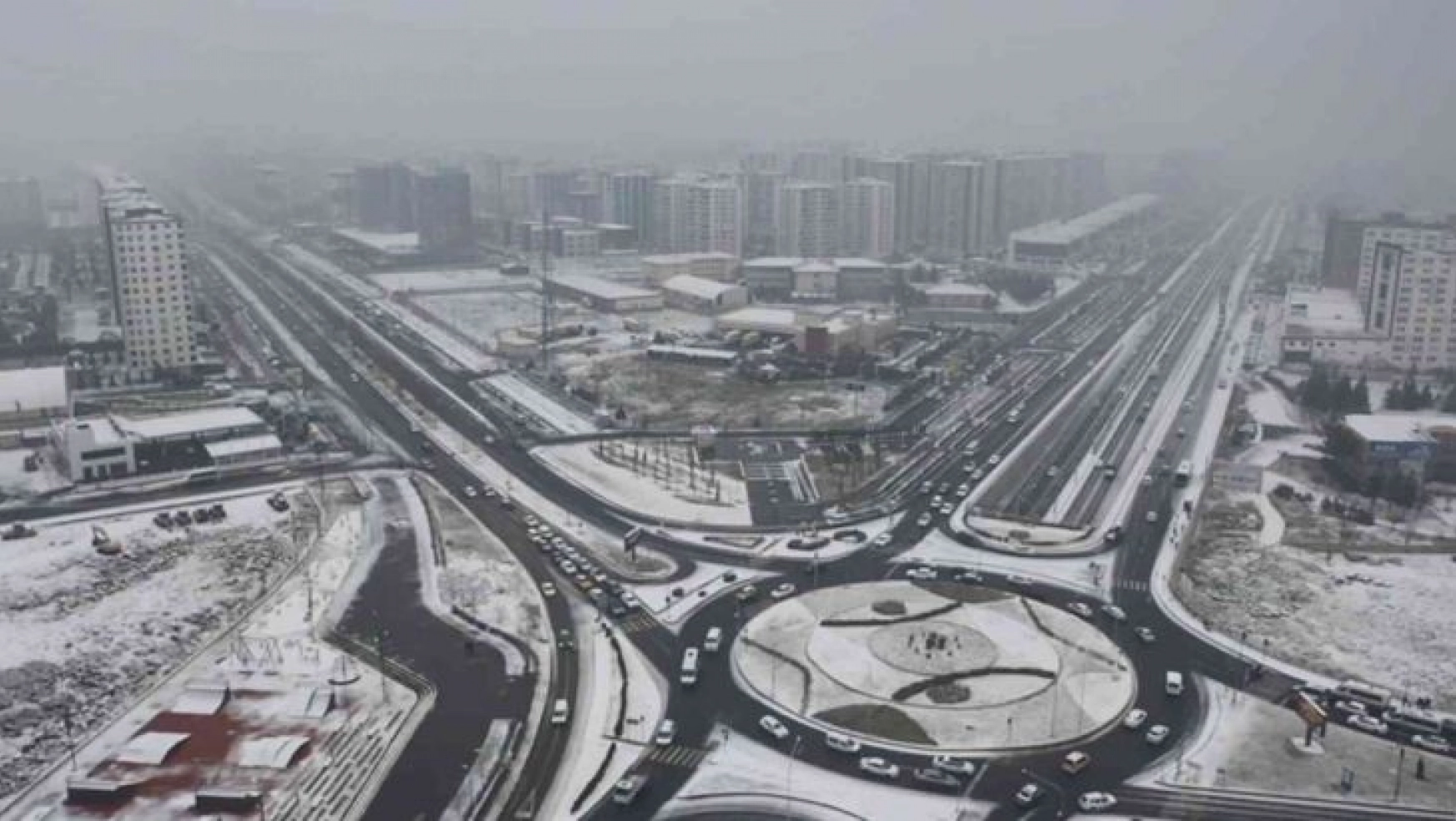 Diyarbakır'da kar yağışı trafik kazalarına neden oldu