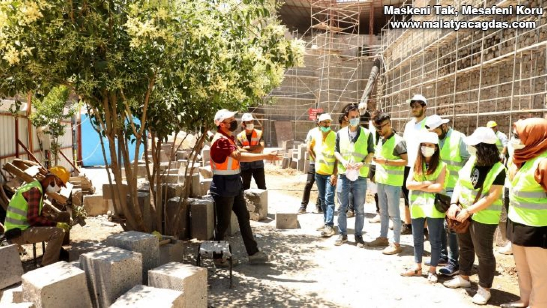 Diyarbakır'da mimarlık bölümü öğrencilerine surlarda uygulamalı ders