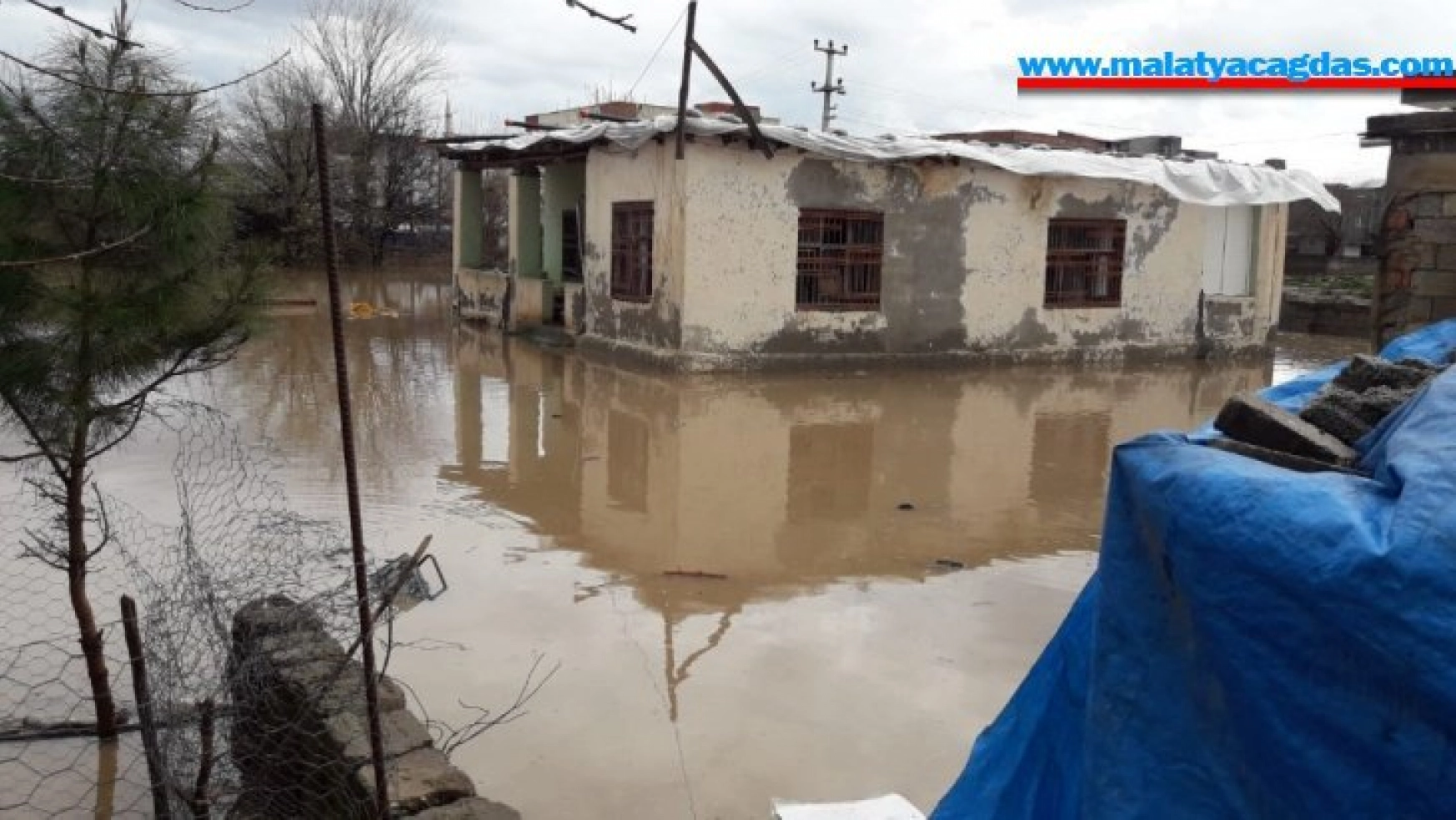 Diyarbakır'da sağanak yağış su taşkınlarına neden oldu