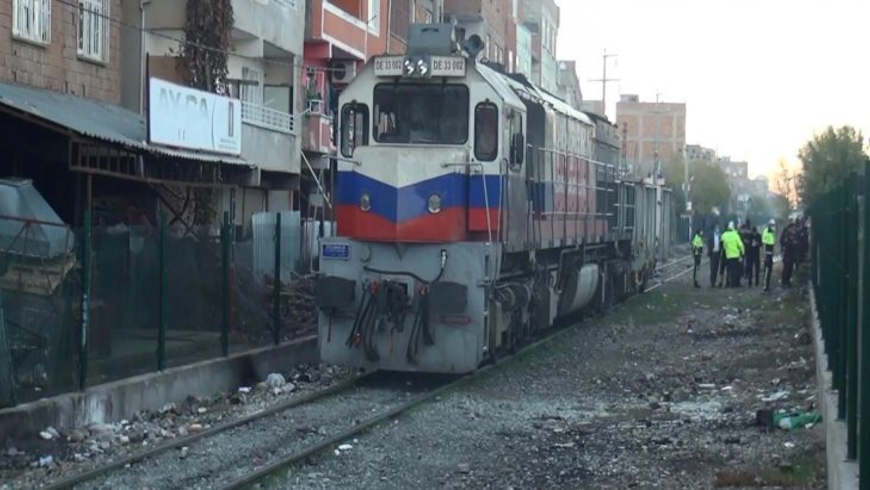 Diyarbakır'da trenin çarptığı 28 yaşındaki genç hayatını kaybetti