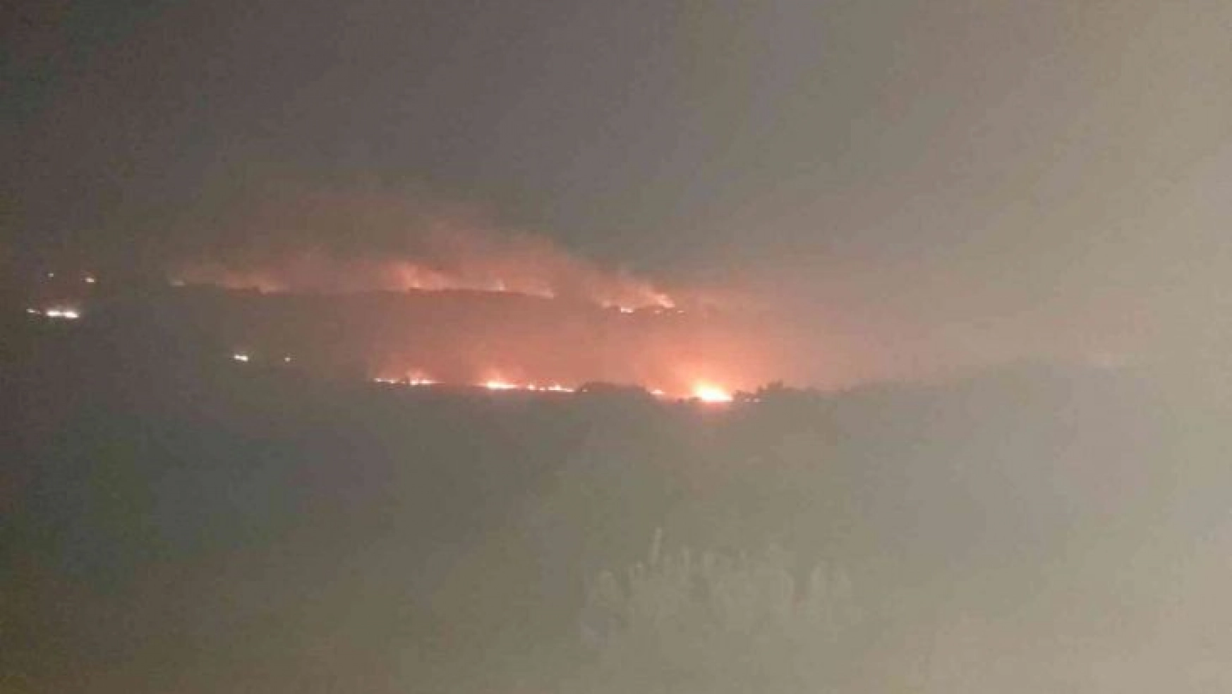 Diyarbakır'da üç noktada çıkan yangın yaklaşık 5 saat sonra kontrol altına alındı