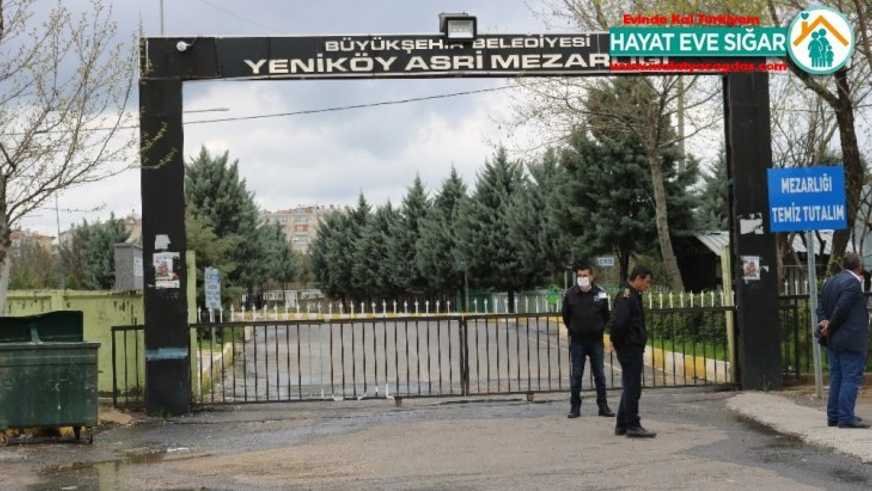 Diyarbakır'da vatandaşlar mezarlıkların kapısından döndü