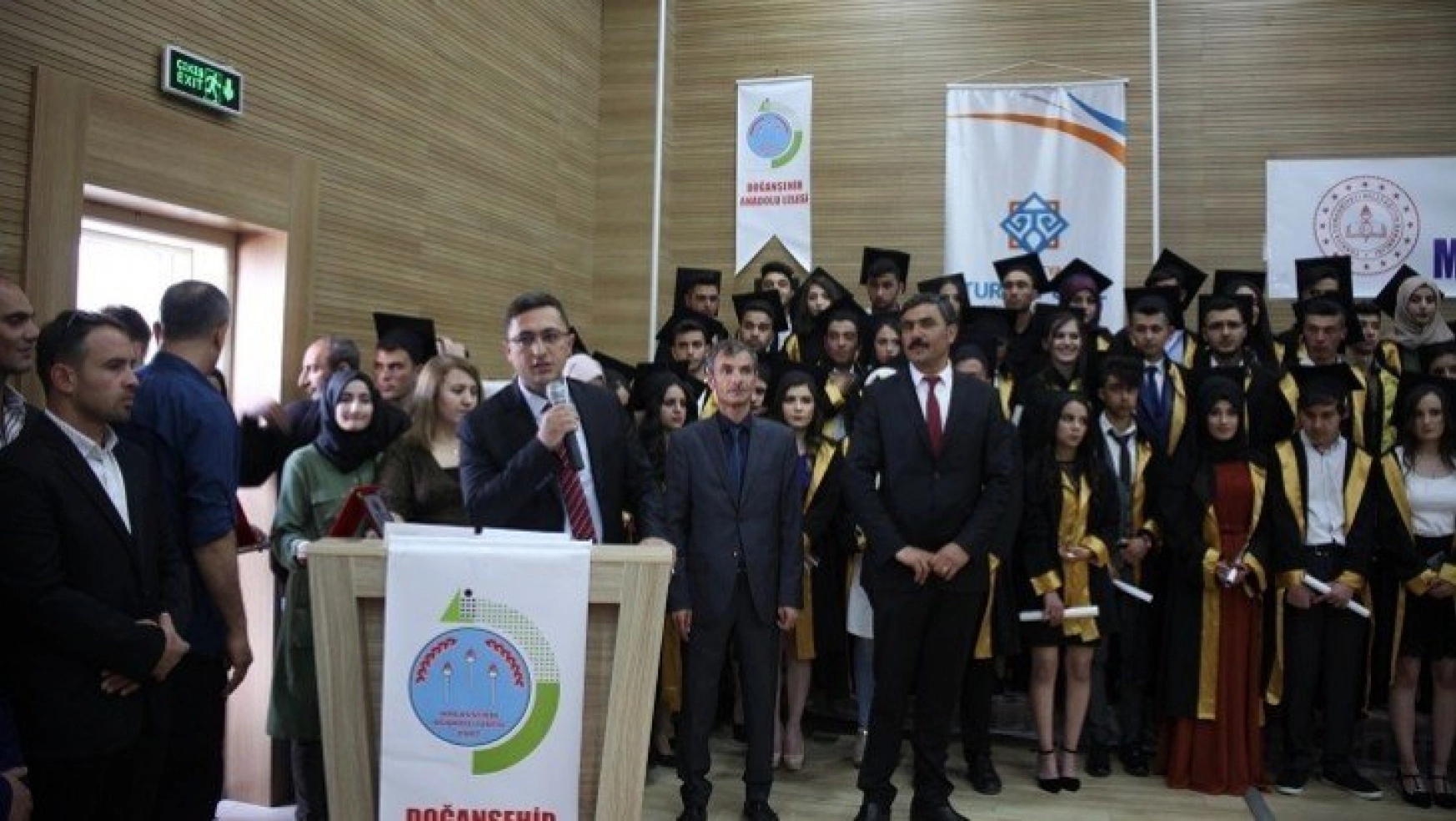 Doğanşehir Anadolu Lisesinde mezuniyet coşkusu