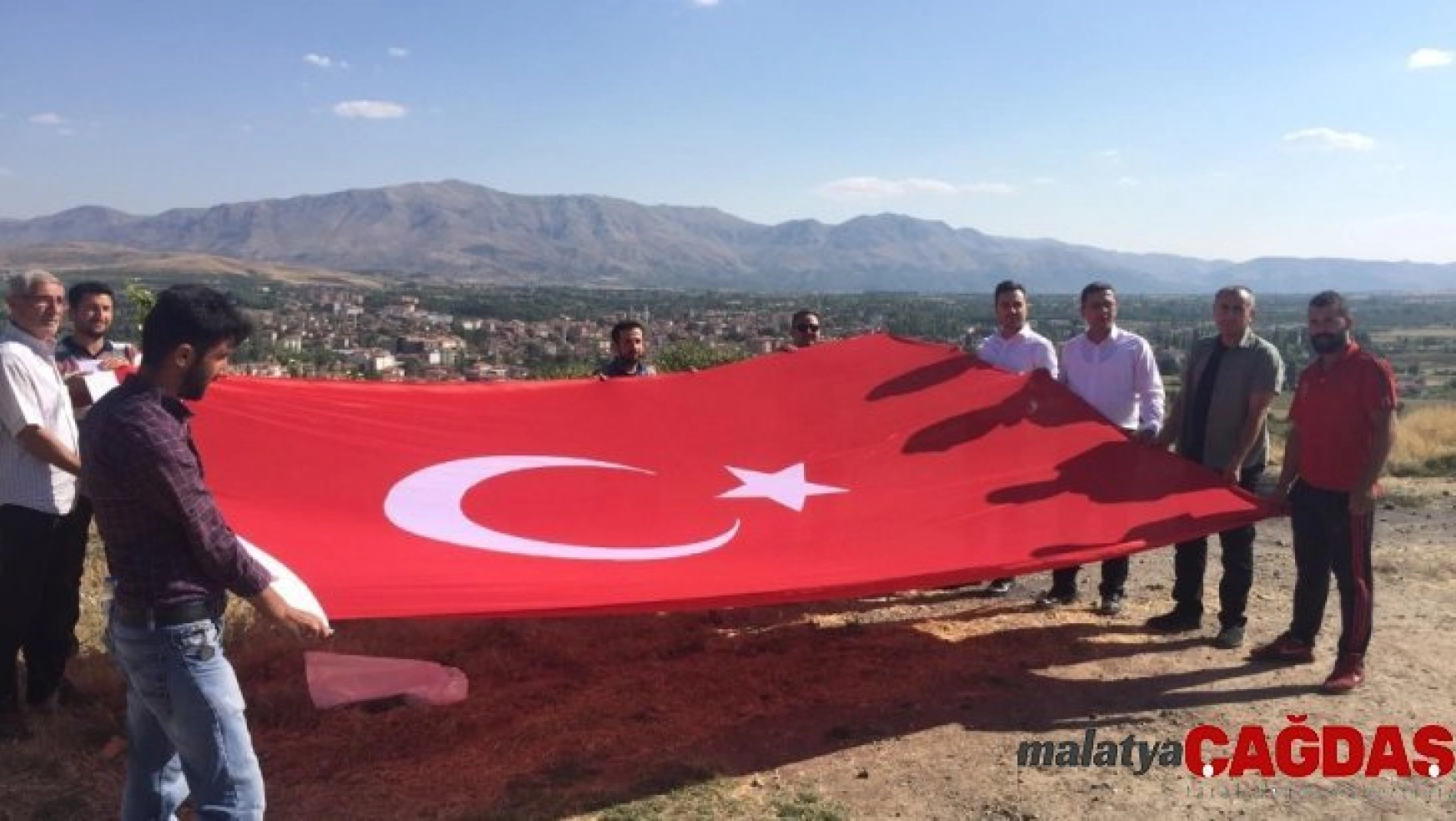 Doğanşehir'de dev Türk Bayrağı