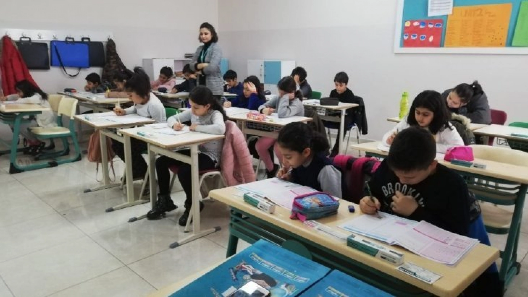 (Düzeltme) Diyarbakır Radikal Okulları bursluluk sınavına büyük ilgi