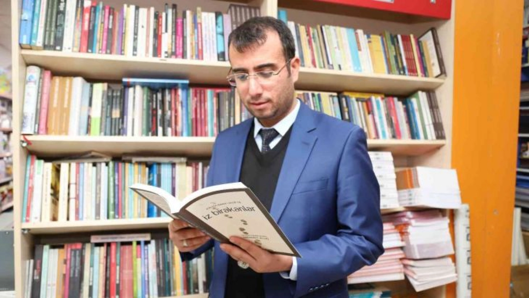 Eğitimci Mehmet Aluç'un ilk kitabı İz Bırakanlar okurla buluştu