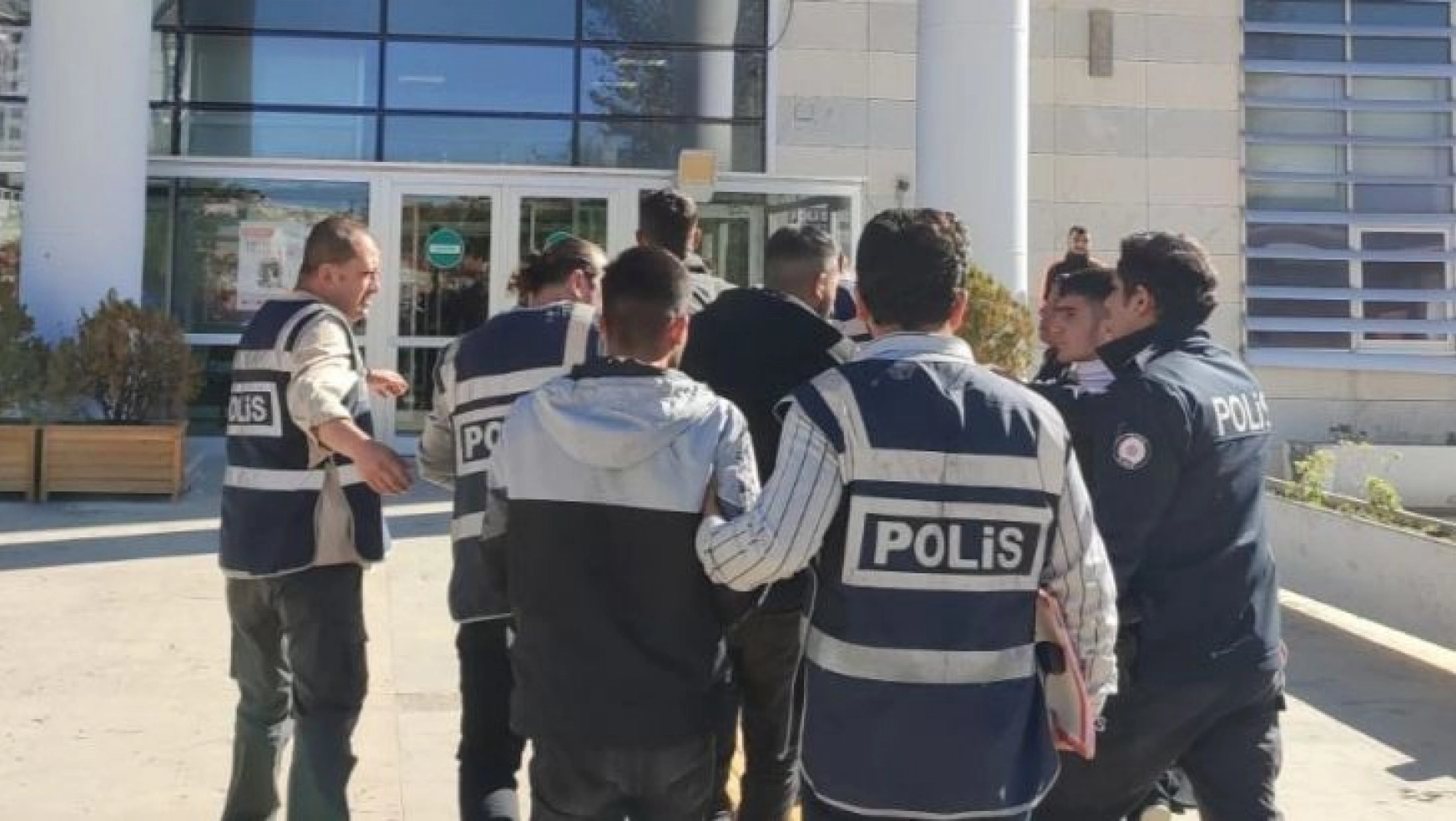 Elazığ'da 117 adet suç kaydı bulunan 3 şüpheli tutuklandı
