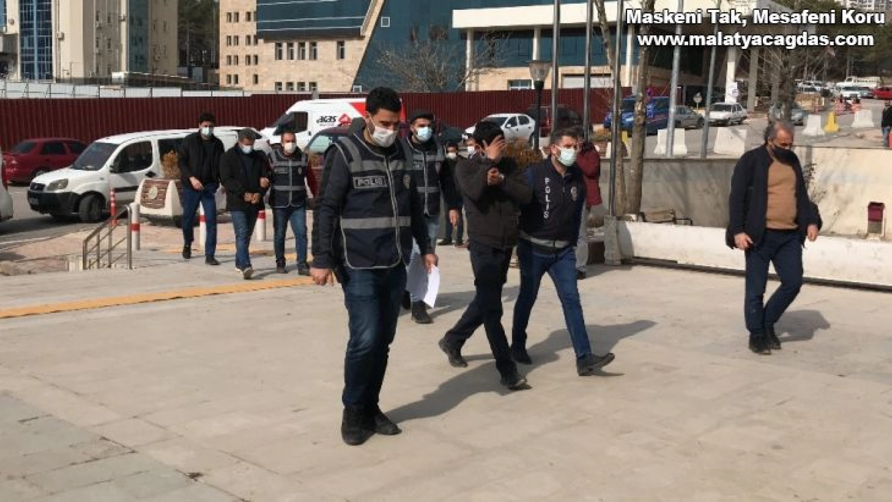 Elazığ'da aranan 3 şüpheli yakalanıp tutuklandı