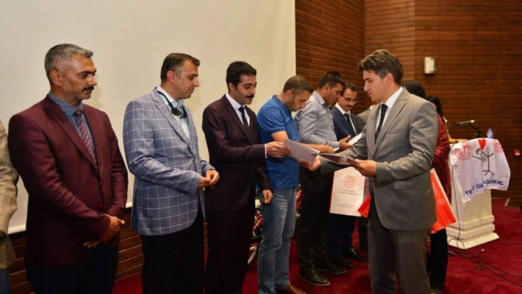 Elazığ'da ' Beyaz Bayrak ve Beslenme Dostu Okul' sertifika töreni
