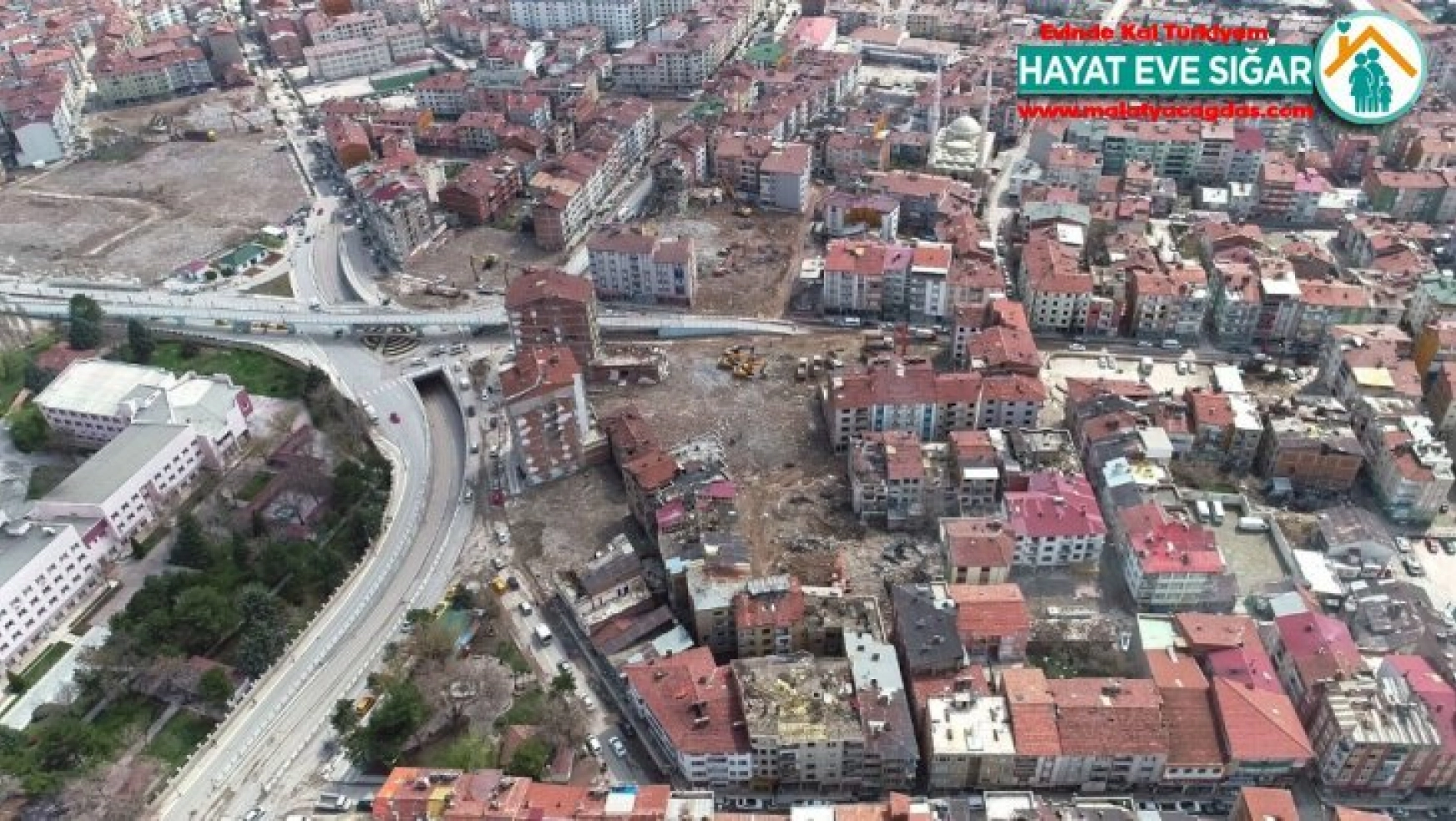 Elazığ'da depremde hasar gören bir mahallede daha yıkım başladı