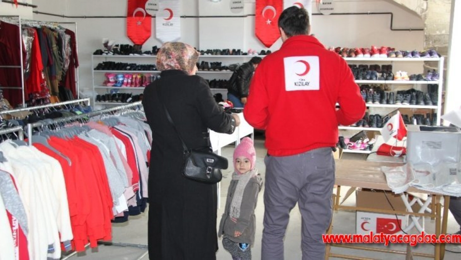 Elazığ'da depremzedeler için 'Sosyal Market'