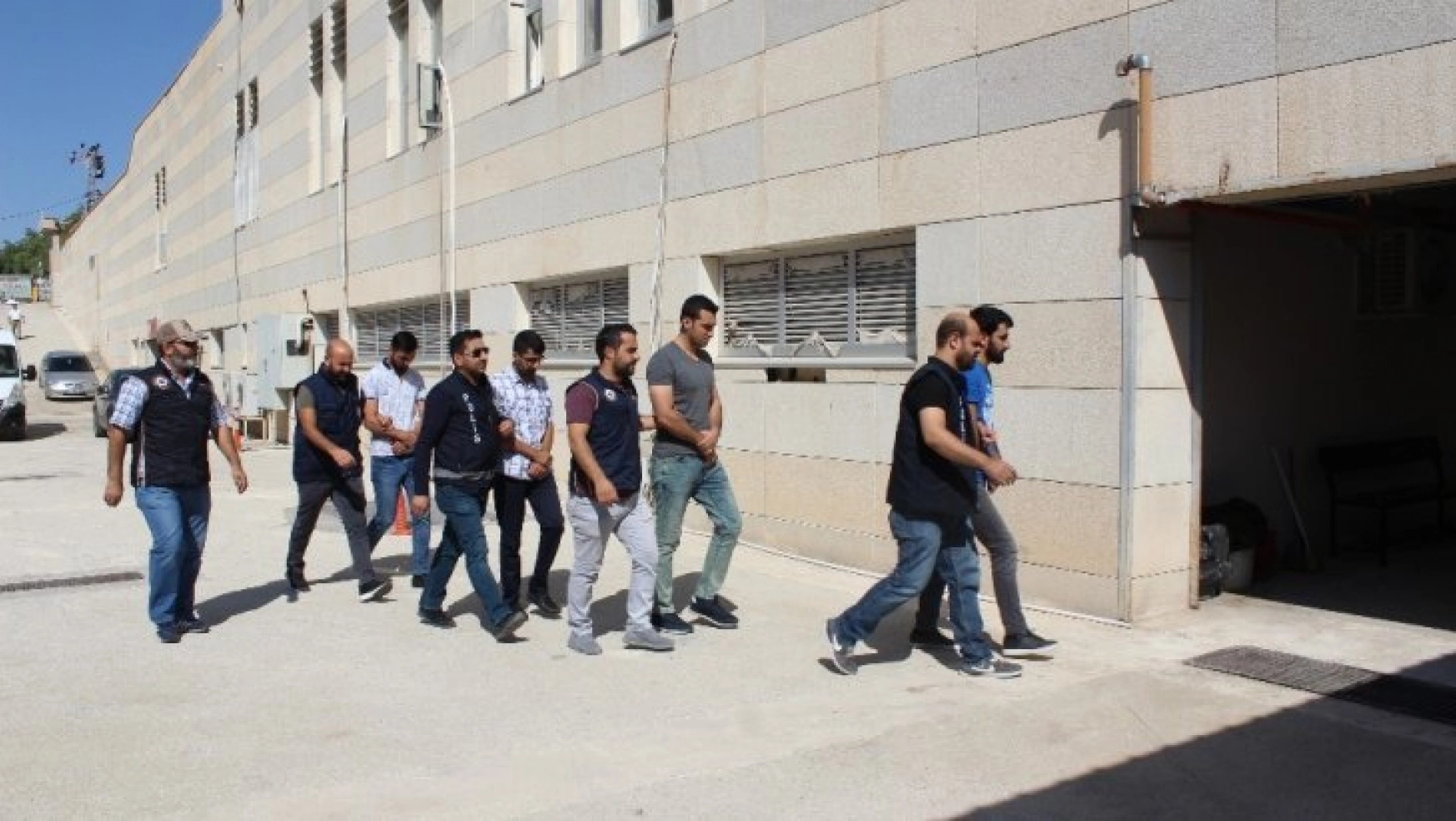 Elazığ'da FETÖ'den gözaltına alınan 4 şüpheli adliyeye sevk edildi