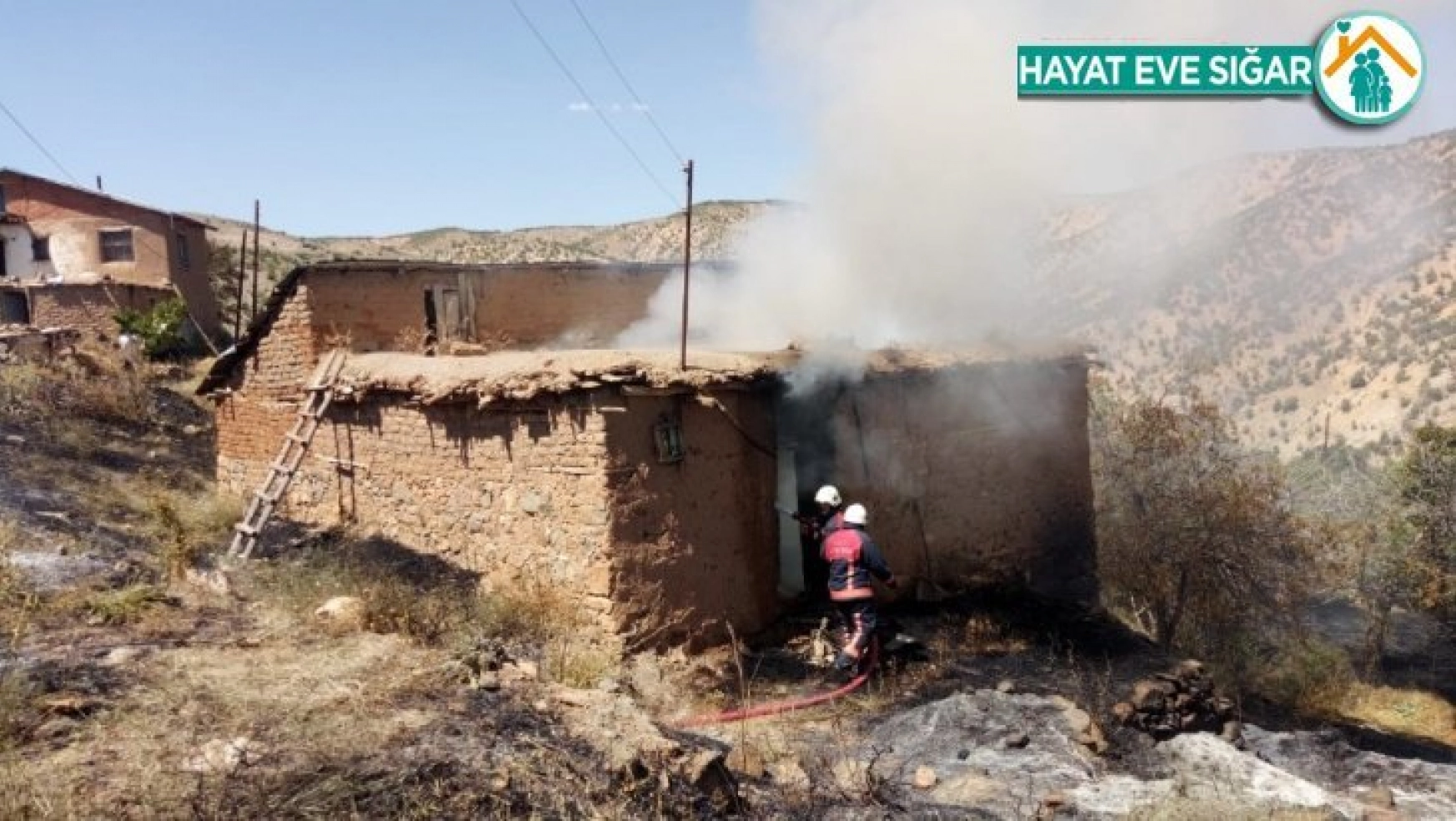 Elazığ'da kerpiç ev yangını