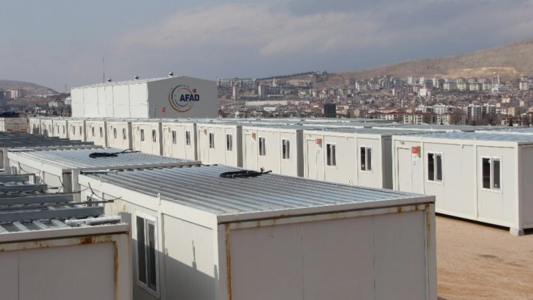 Elazığ'da konteyner kent çalışmaları aralıksız sürüyor