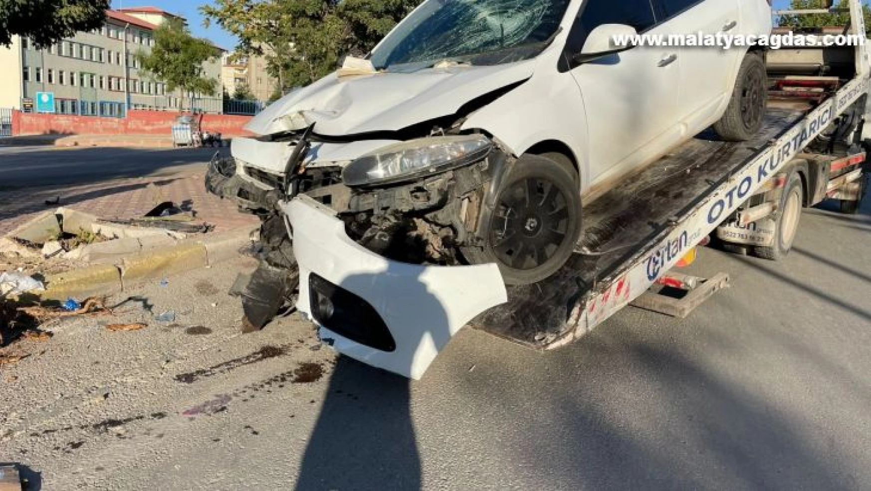 Elazığ'da otomobil yayaya çarptı: 1 yaralı