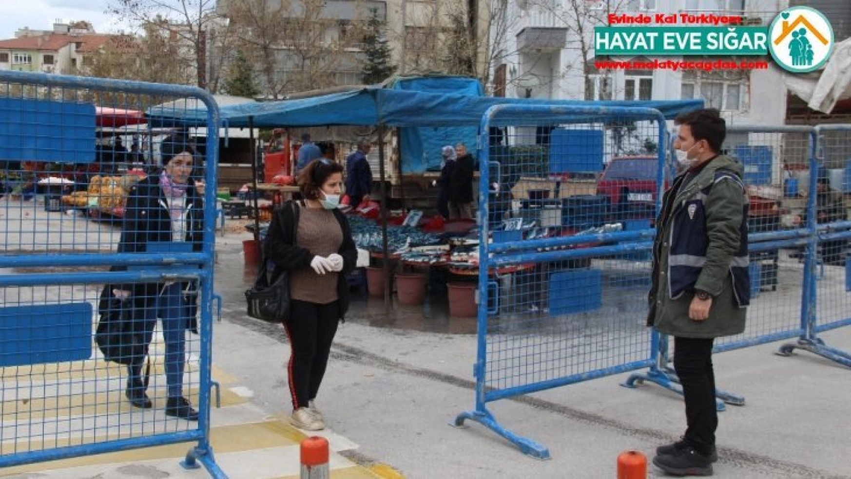 Elazığ'da pazarlarda korona virüs önlemi