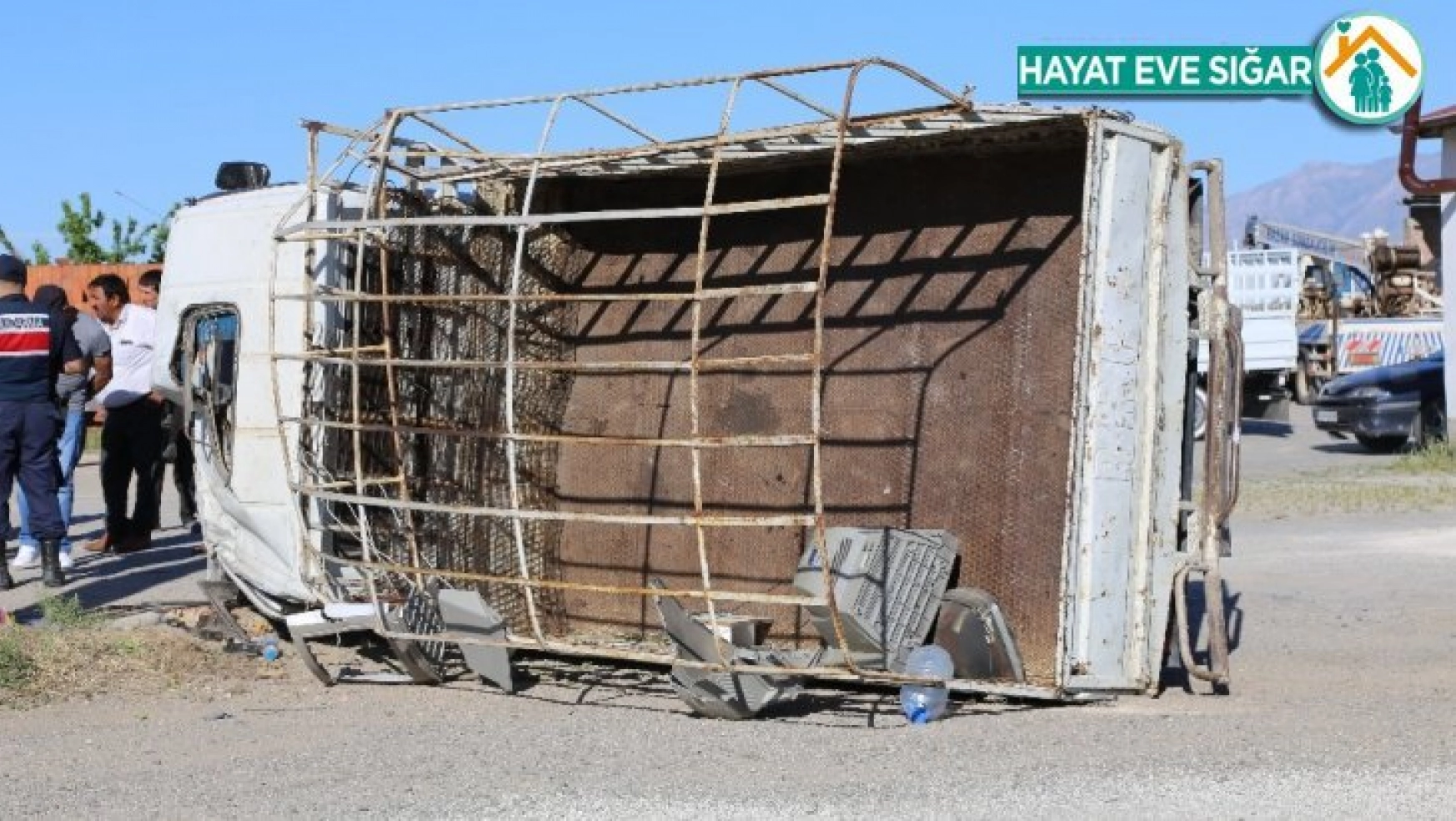 Elazığ'da pikap devrildi: 1'i ağır 3 yaralı