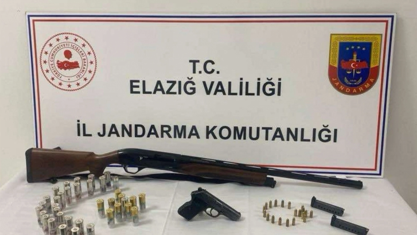 Elazığ'da silah kaçakçılığı operasyonunda 3 şüpheli yakalandı