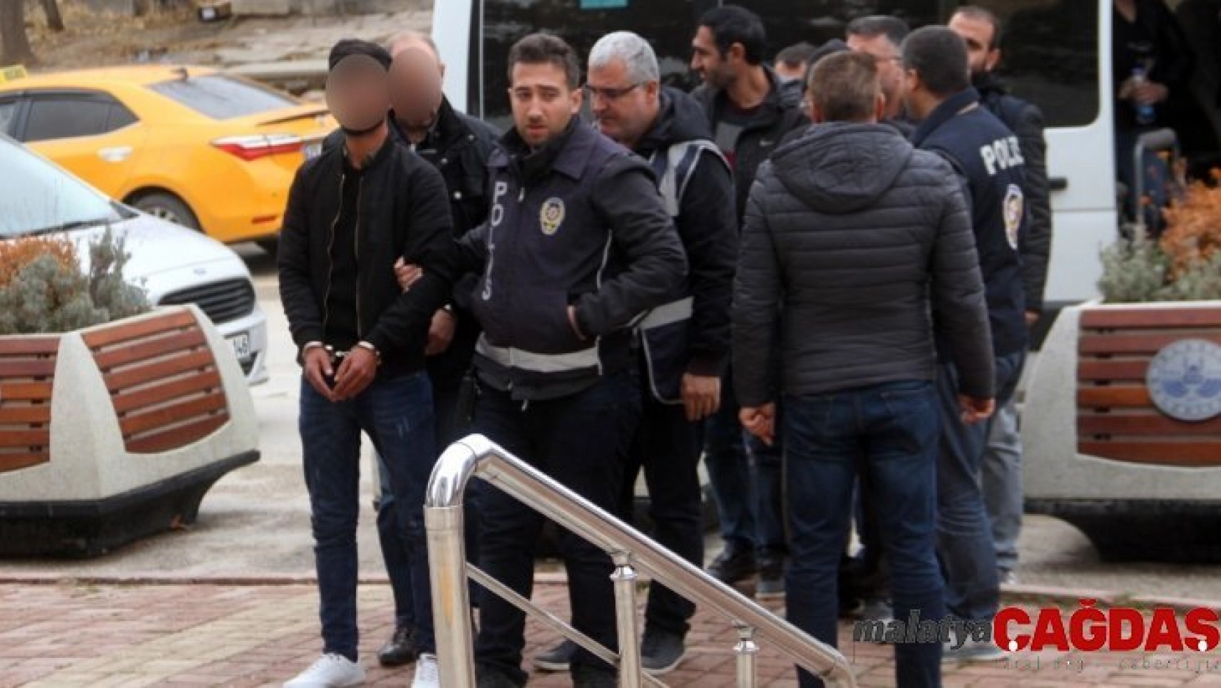 Elazığ'da sosyal medyada terör propagandası operasyonu: 6 gözaltı
