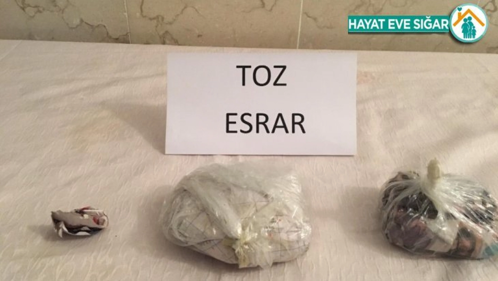 Elazığ'da şüphelinin aracından yarım kilo toz esrar çıktı