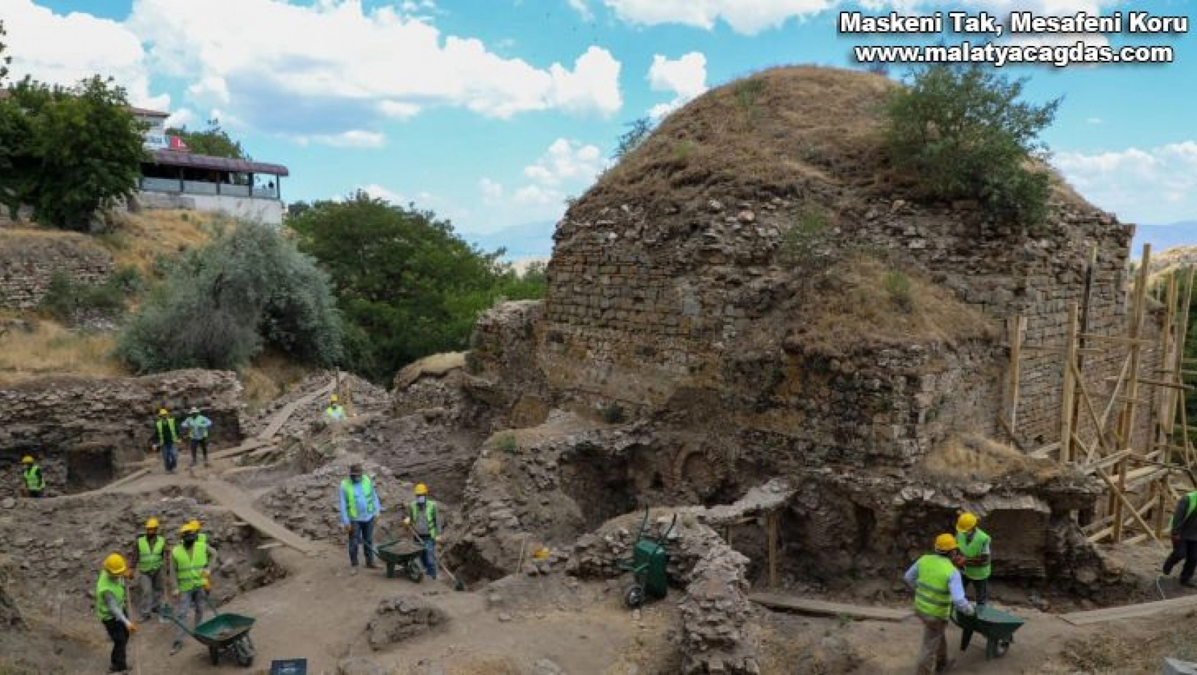 Elazığ'da tarihi hamamda restorasyon çalışmaları başladı