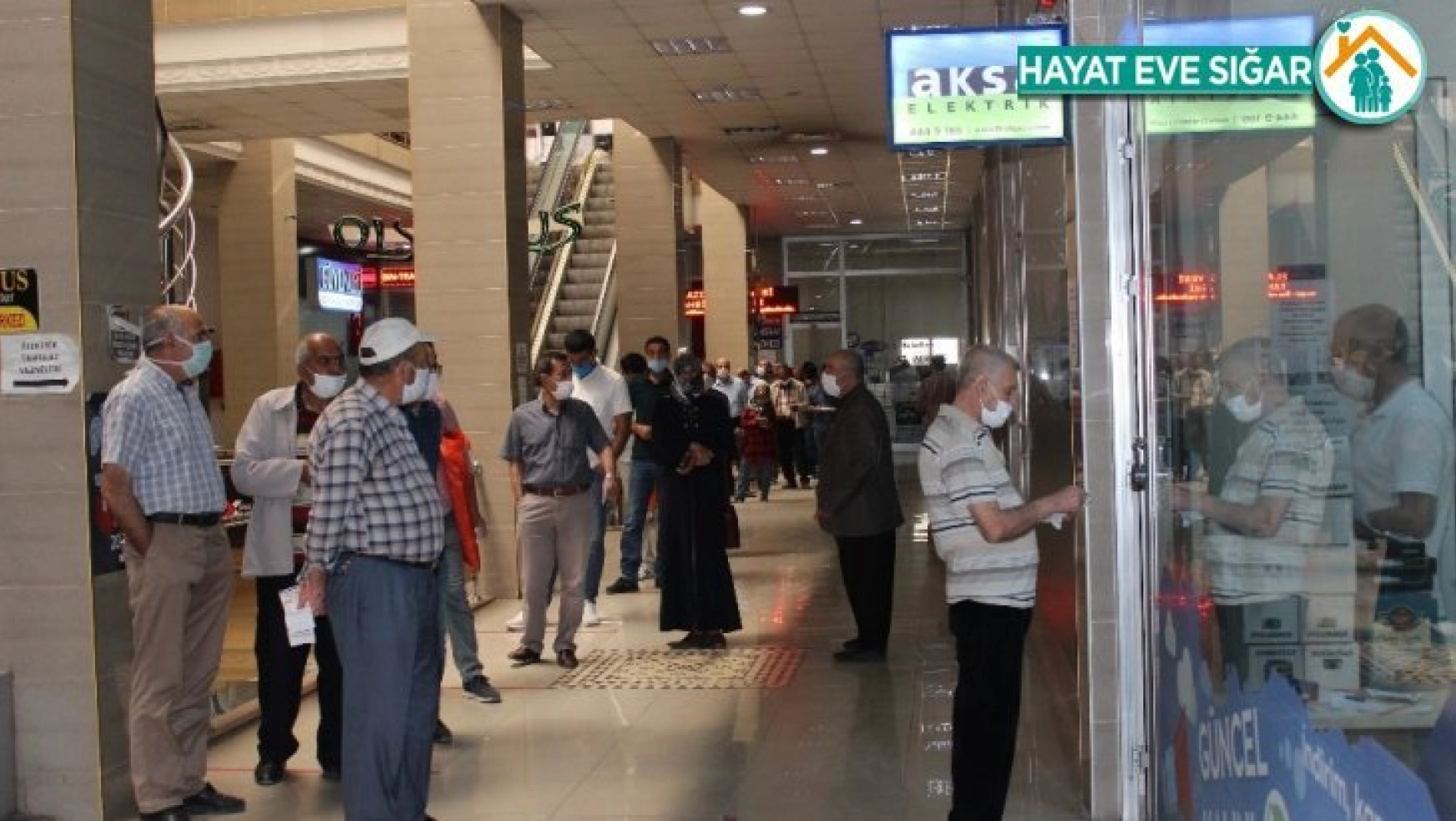 Elazığ'da vatandaşın elektrik faturası kuyruğu