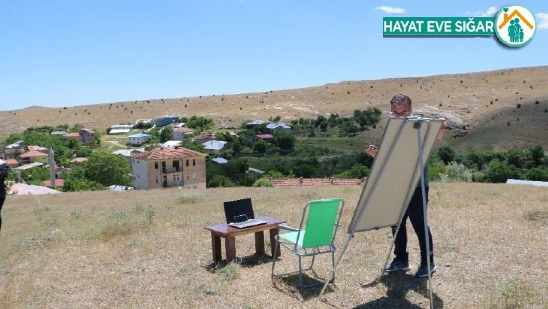 Elazığ'da vefalı öğretmen eğitimi, internet çeken tepeye taşıdı