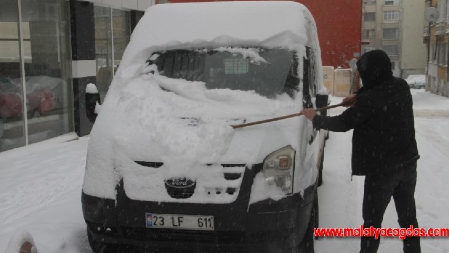 Elazığ'da yoğun kar nedeniyle hamile ve engellilere idari izin