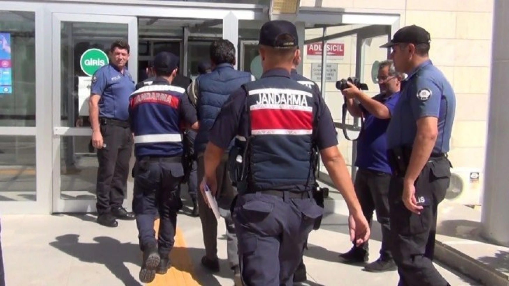 Elazığ'daki kadın cinayetiyle ilgili 3 şüpheli adliyeye sevk edildi