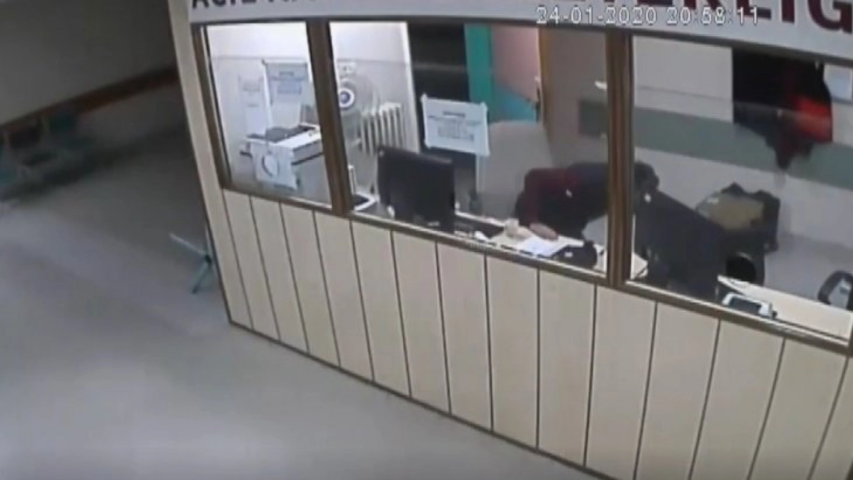 Elazığ depreminin şiddeti hastanedeki kameralara böyle yansıdı