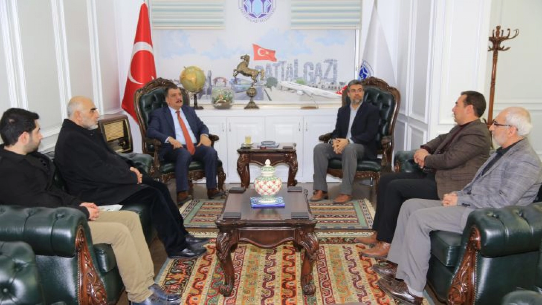 İHH Malatya Şube Yönetimi, Başkan Gürkan İle İstişarede Bulundu