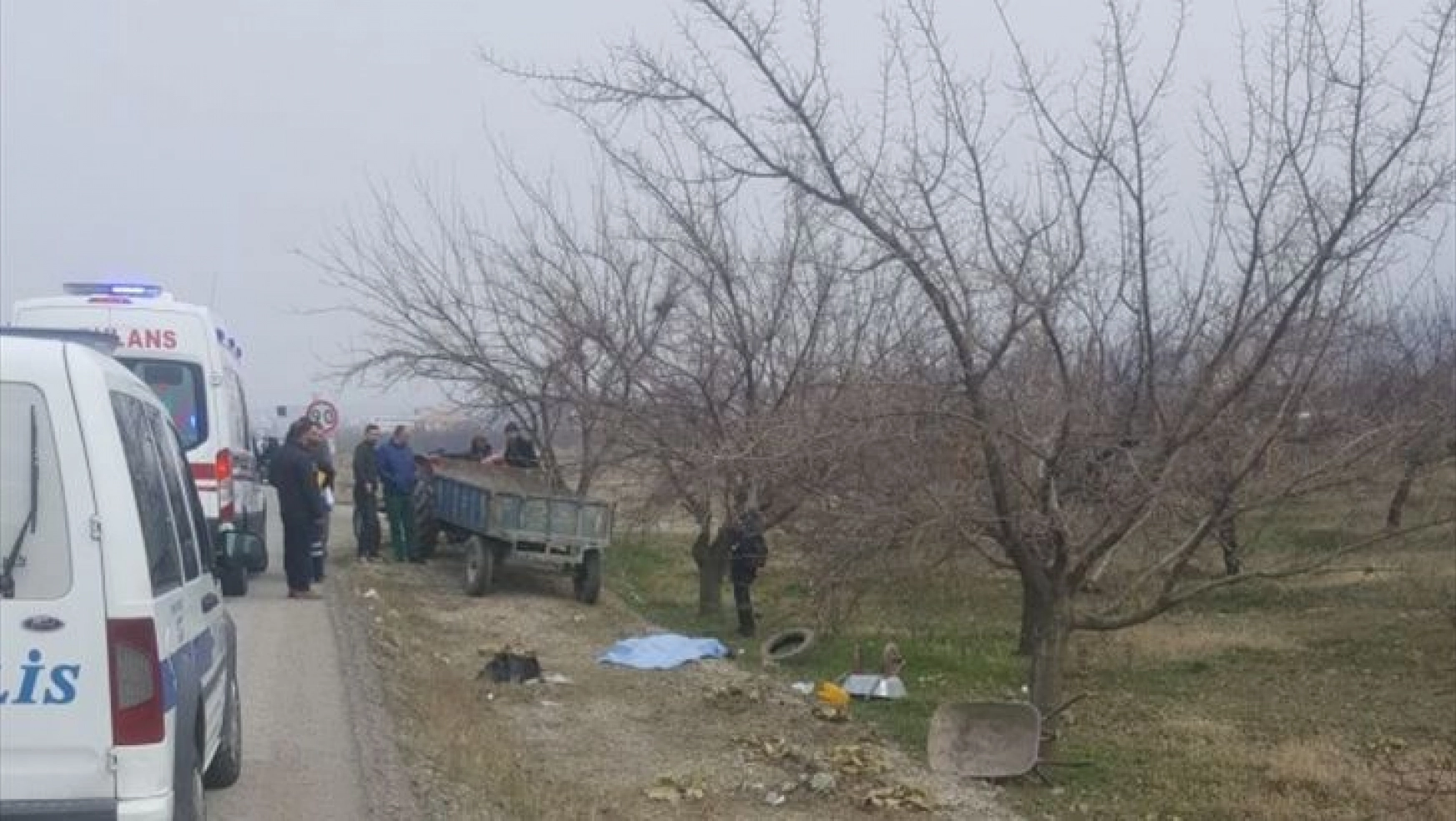 Malatya'da traktörden düşen iki kişiden biri öldü