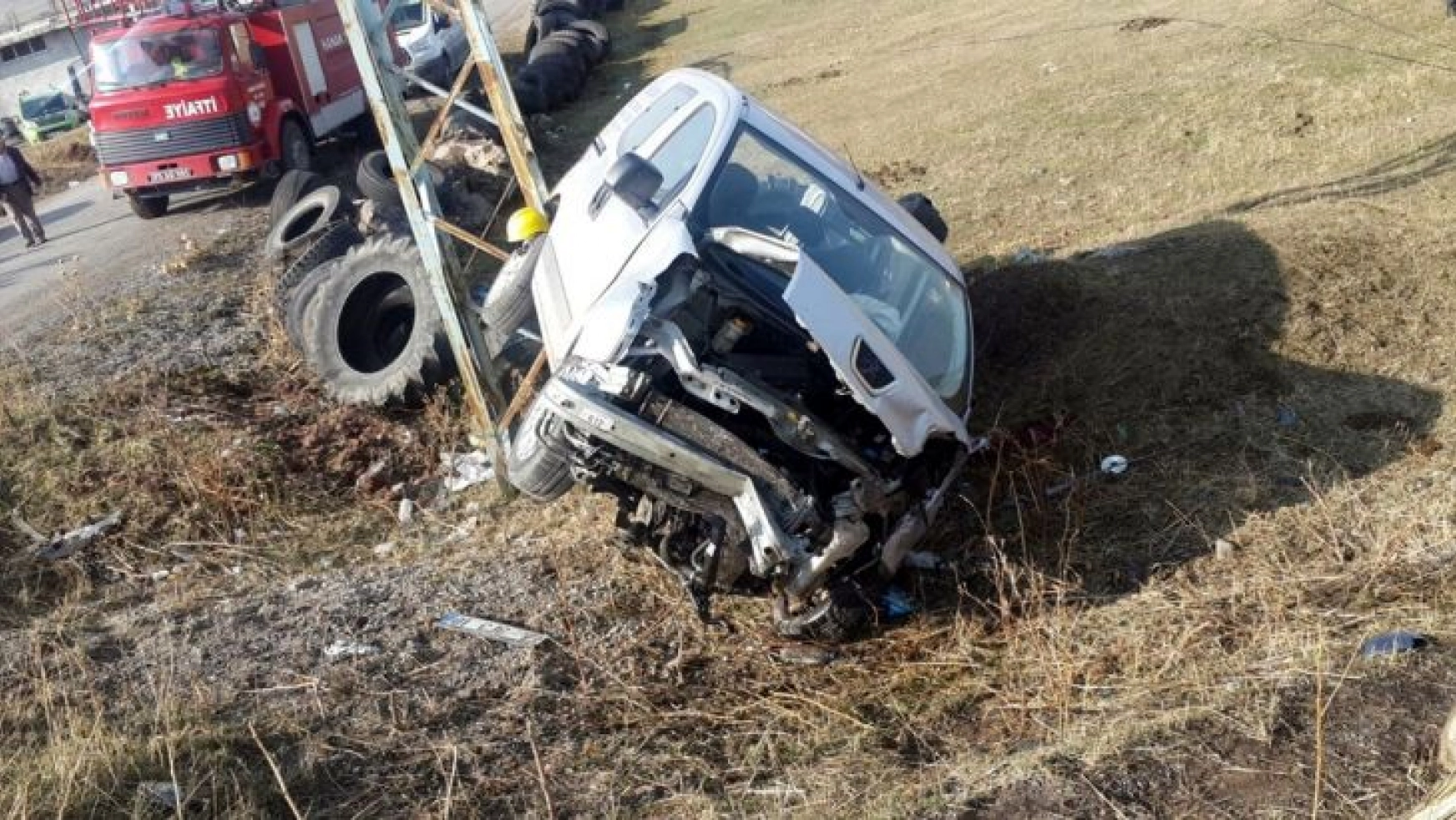Ardahan'da iki otomobil çarpıştı: 1 ölü