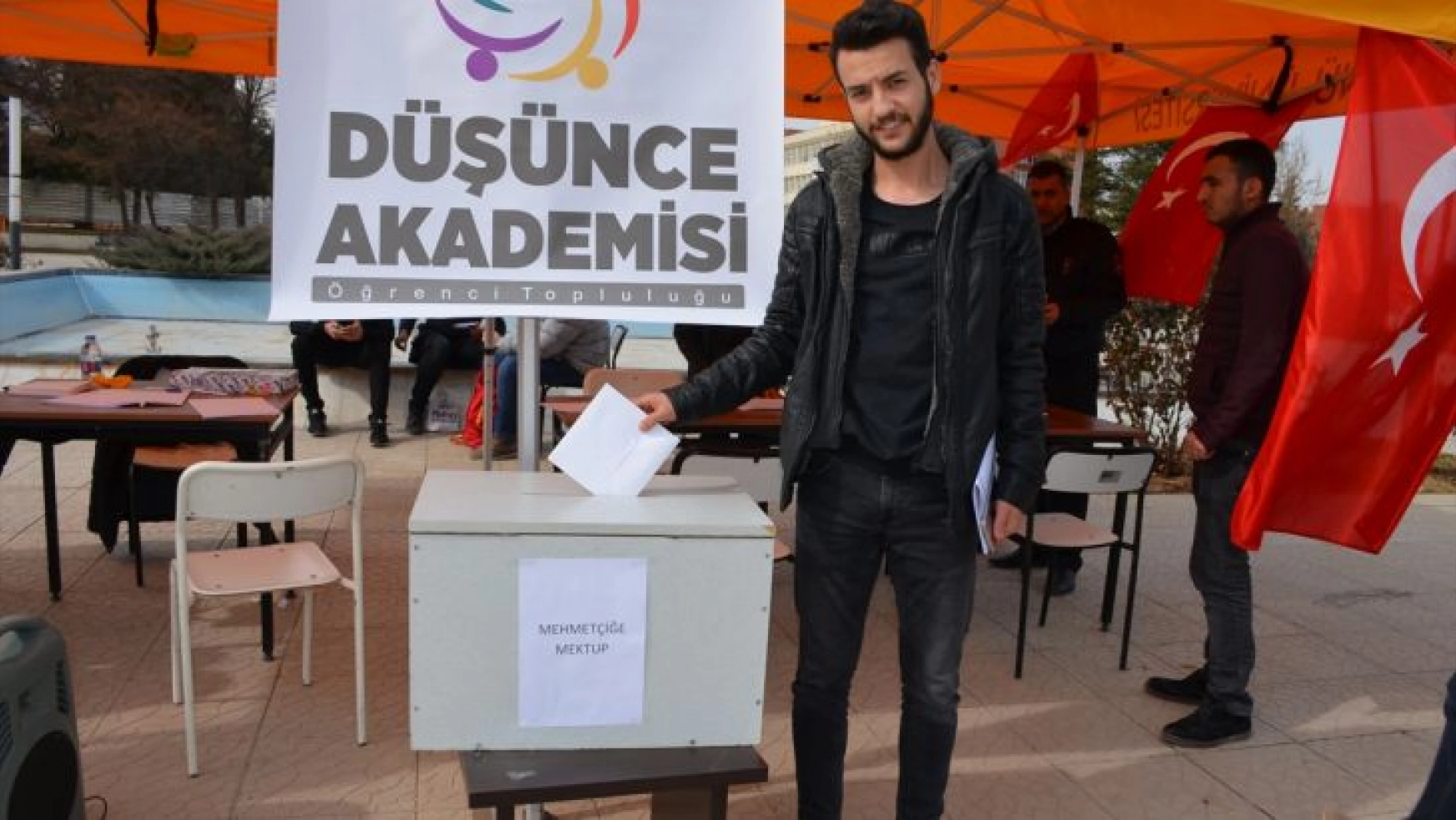 Üniversiteliler 'Mehmetçik'e mektup' kampanyası başlattı