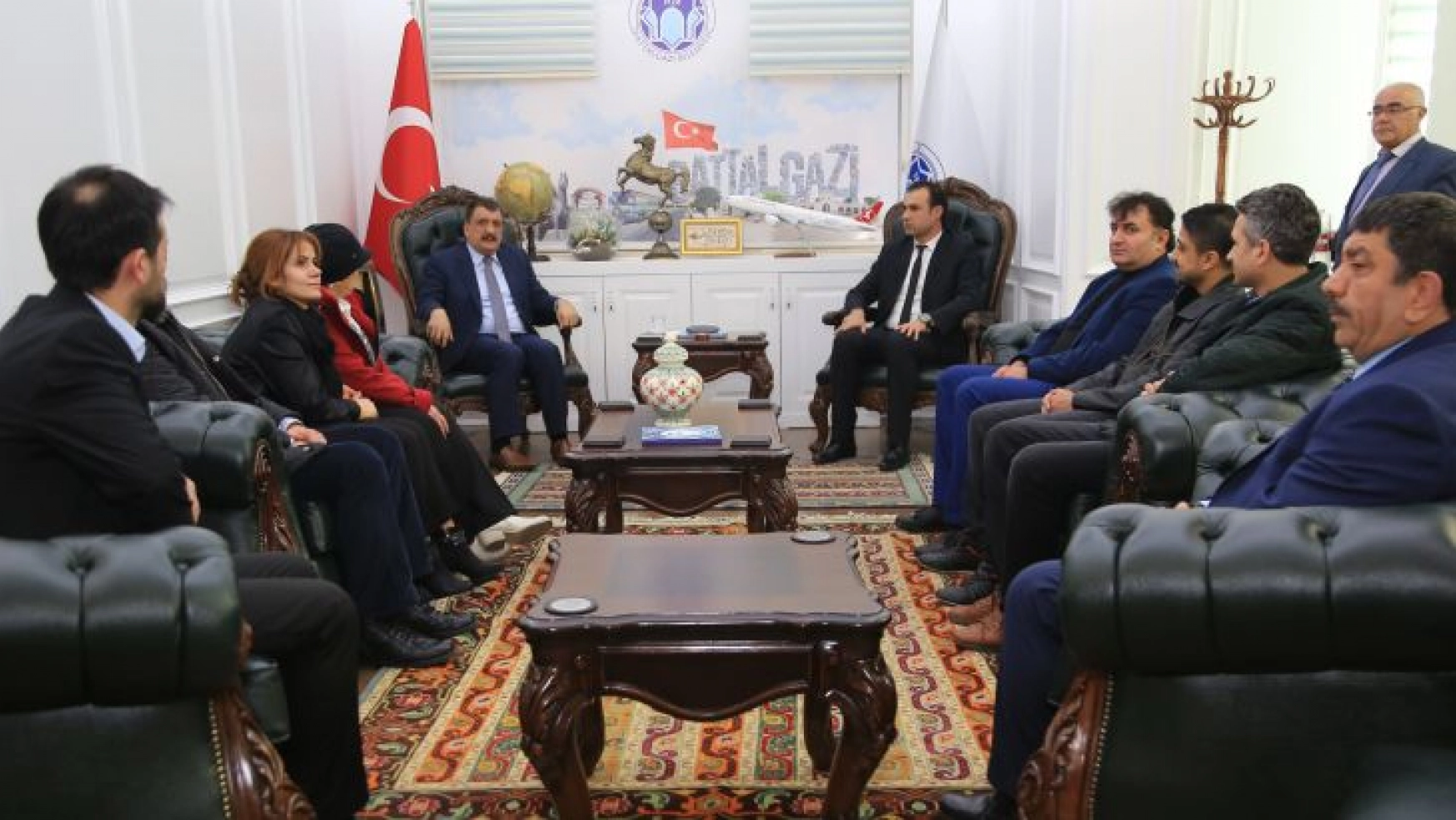 Başkan Gürkan, Berberler ve Kuaförler Odası Yönetimi İle İstişarede Bulundu