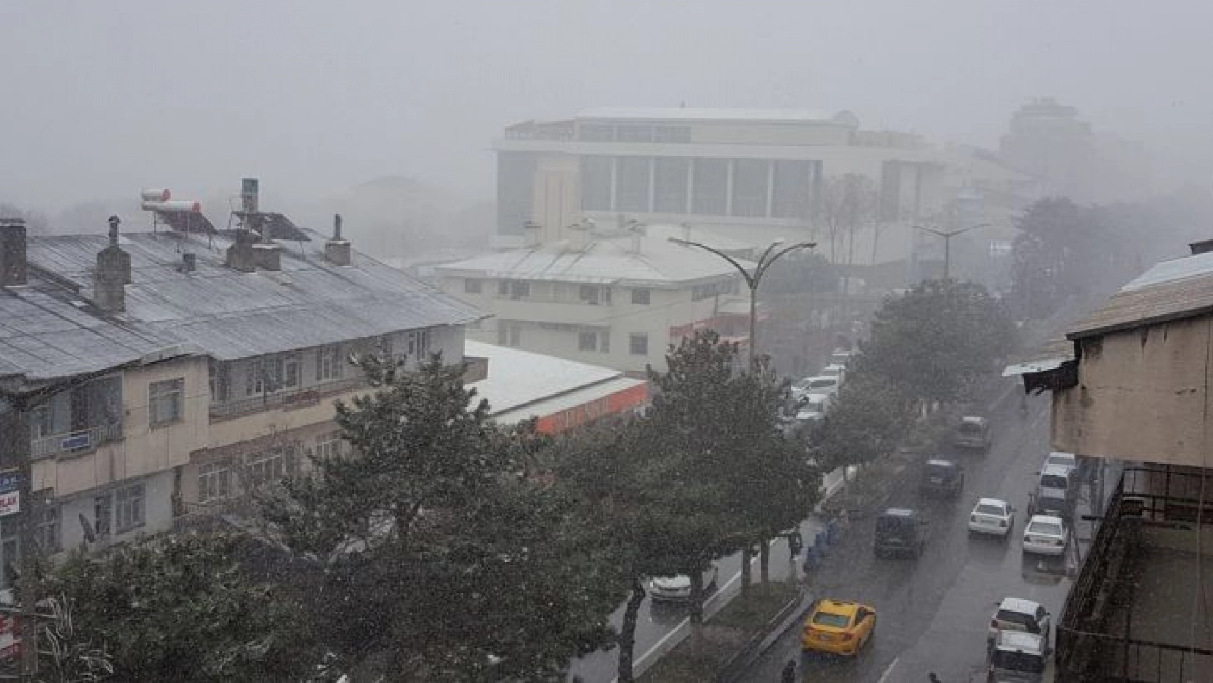 Tatvan'da kar yağışı